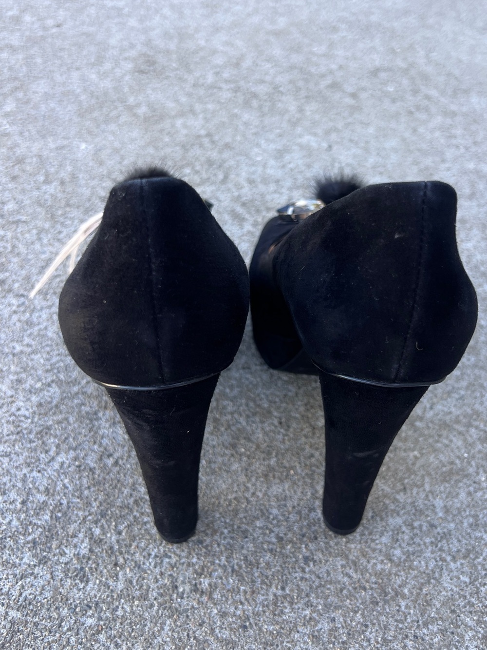 Enzo Angiolini Black Suede Embellished Pumps • Feather & Crystal • Size 8M - Picture 8 of 9